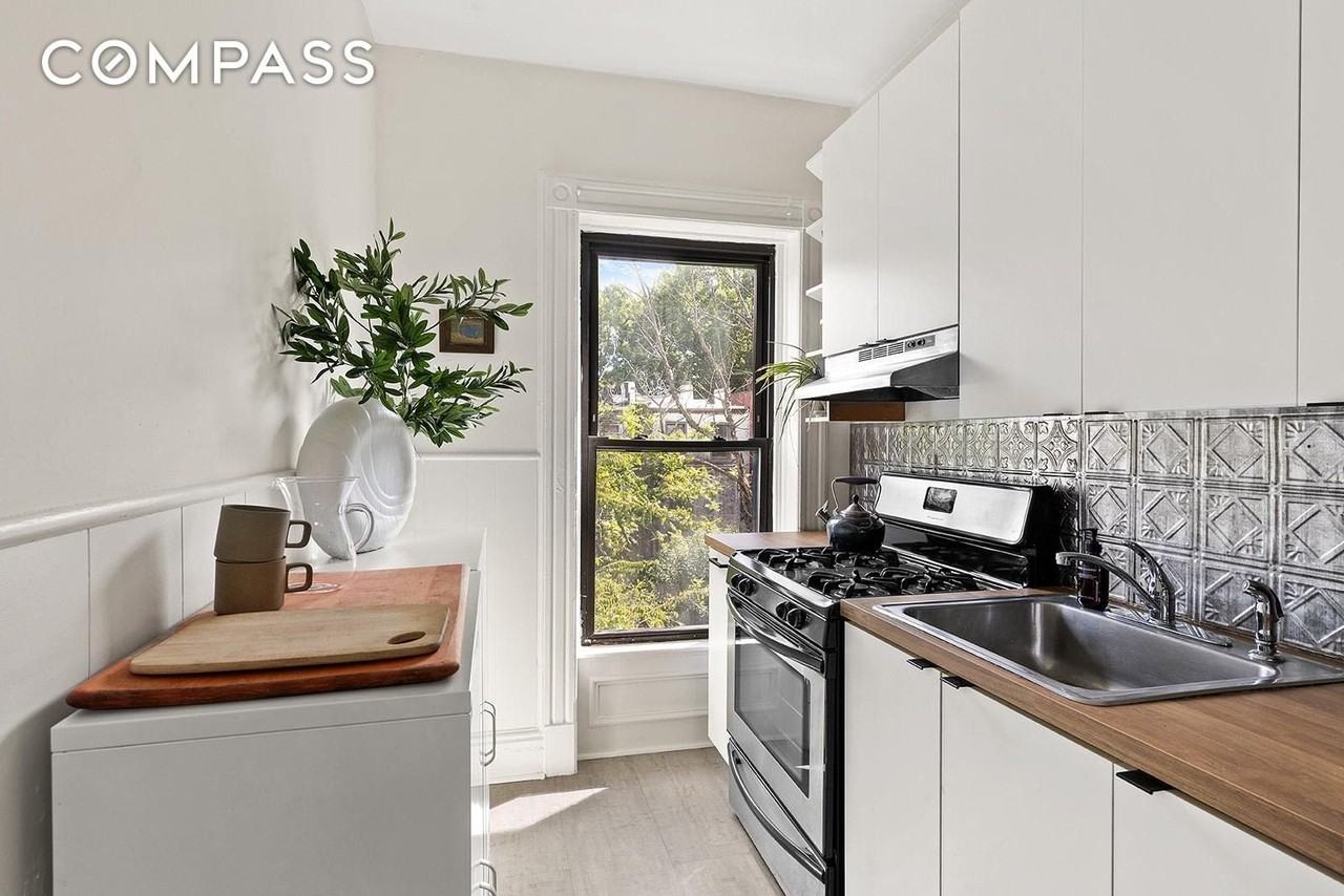 140 Halsey St #3 - Photo 5 of 6