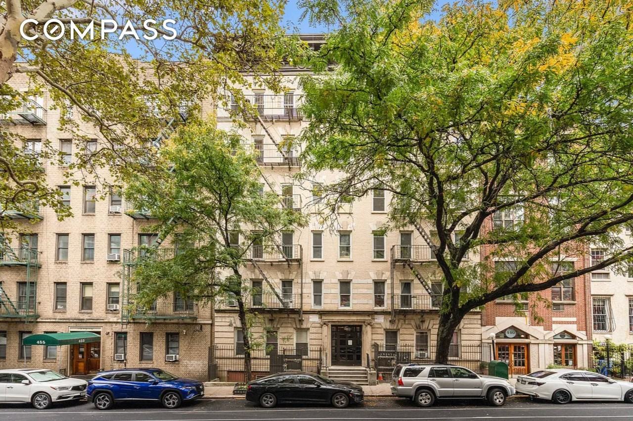 451 W 44th St #25 - Photo 3 of 10