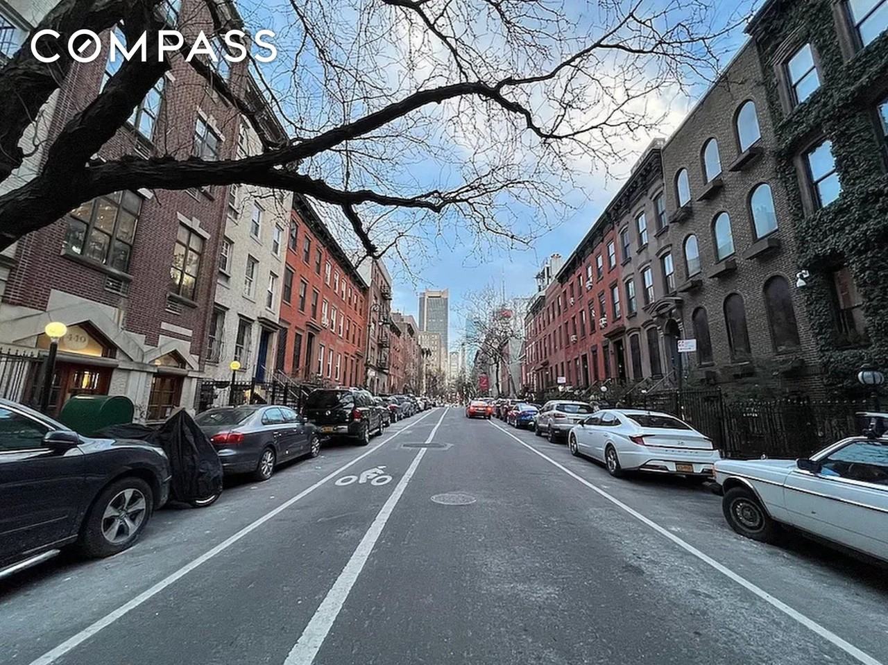 451 W 44th St #25 - Photo 4 of 10