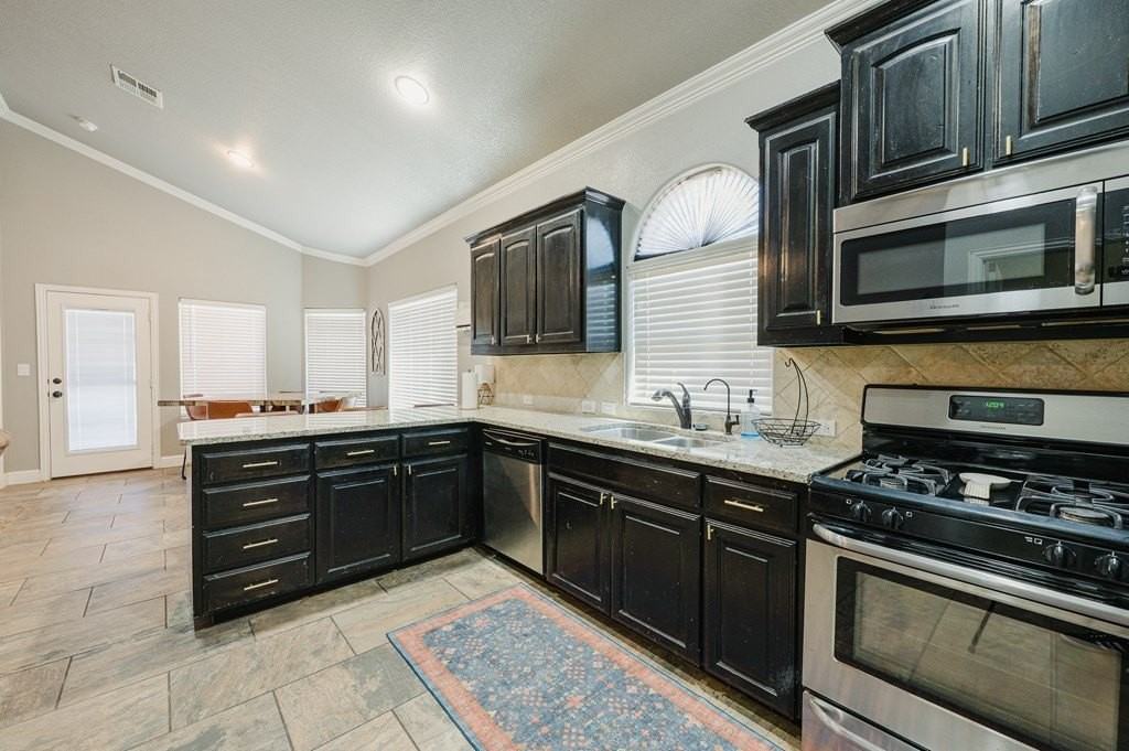 3906 Oporto St - Photo 3 of 20