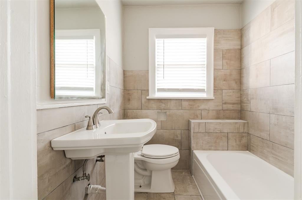 2555 Nw 20th St Unit 2555 #2555 - Photo 3 of 33