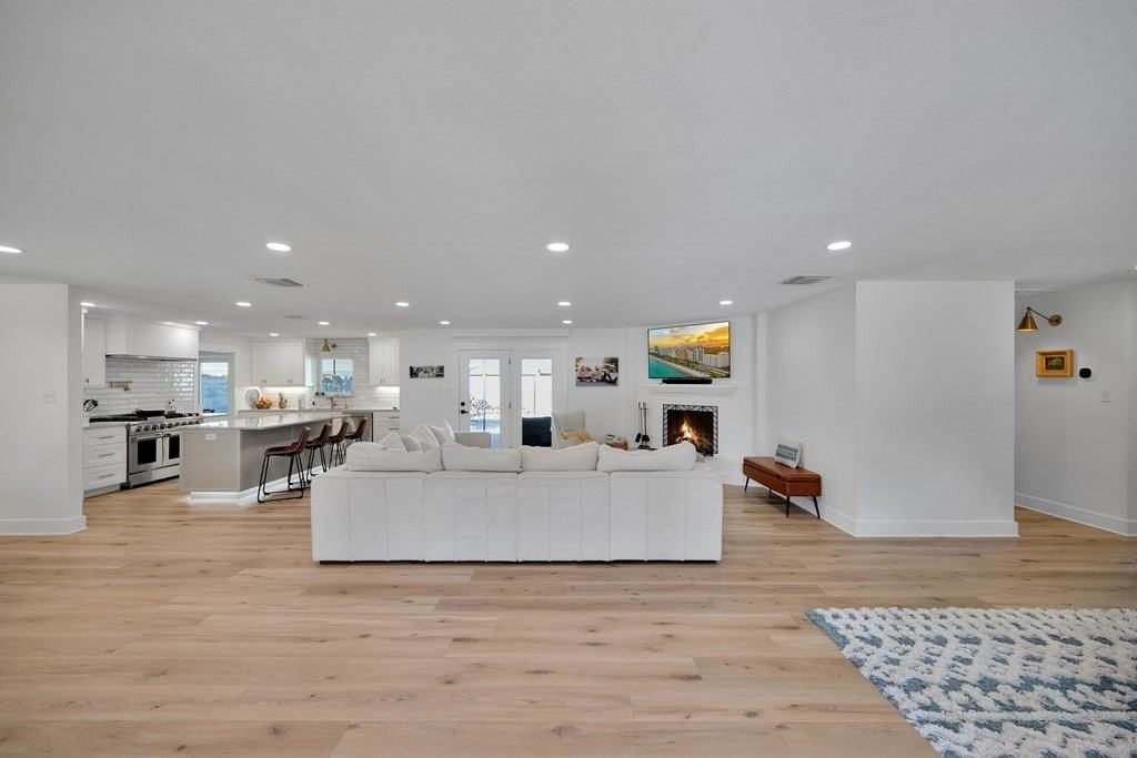 2600 W Dengar Ave - Photo 7 of 49