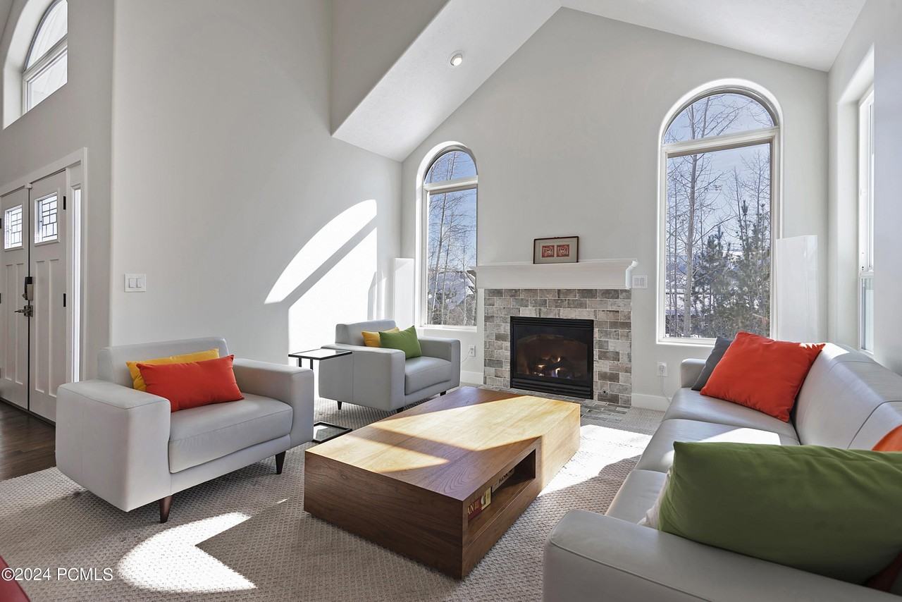 2724 W Sackett Dr - Photo 3 of 33