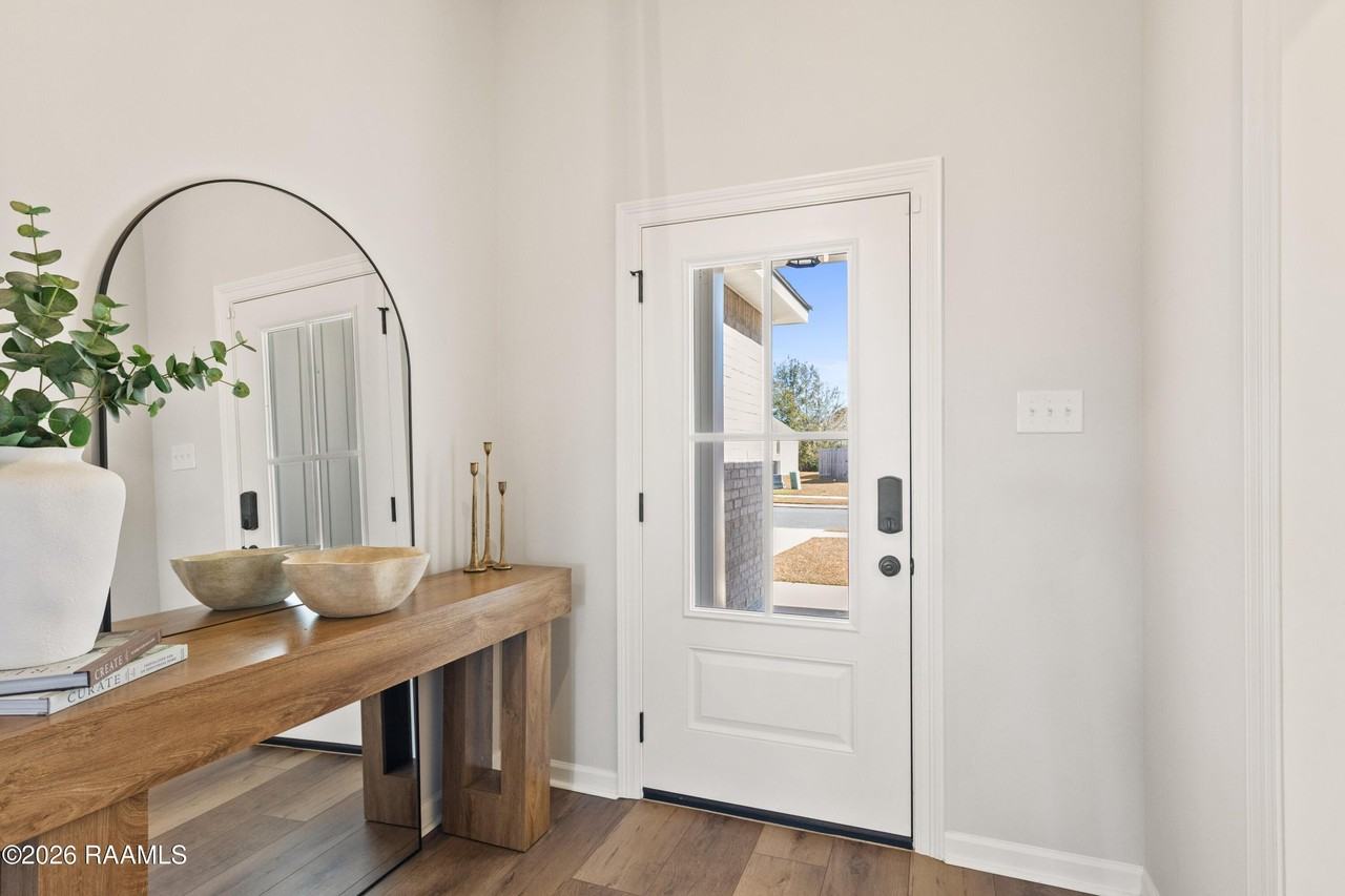 310 Weaver Way - Photo 3 of 33