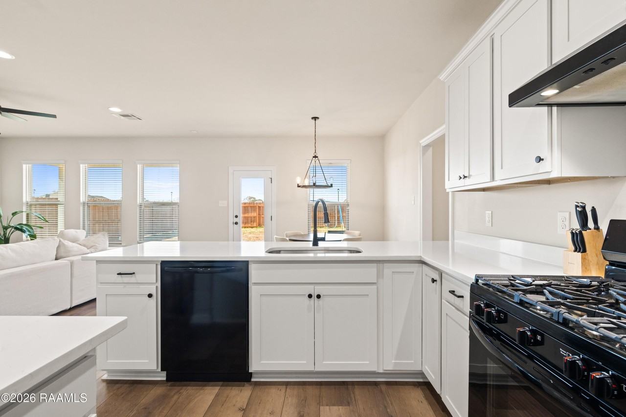 310 Weaver Way - Photo 4 of 33