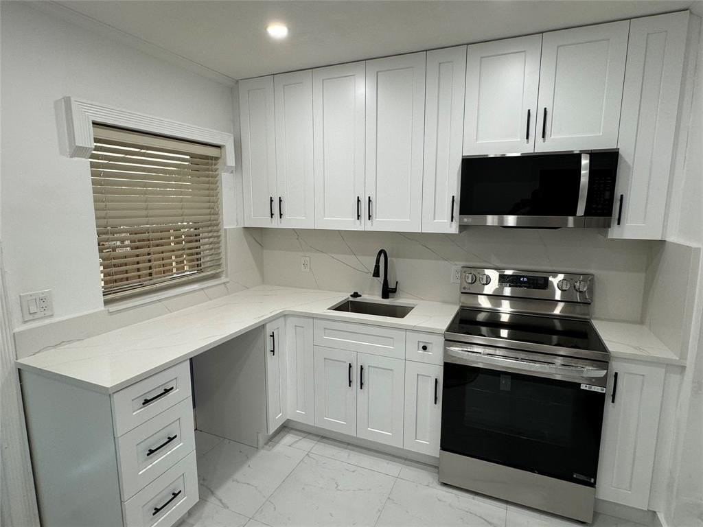 421 Ne 21st Ct - Photo 4 of 18