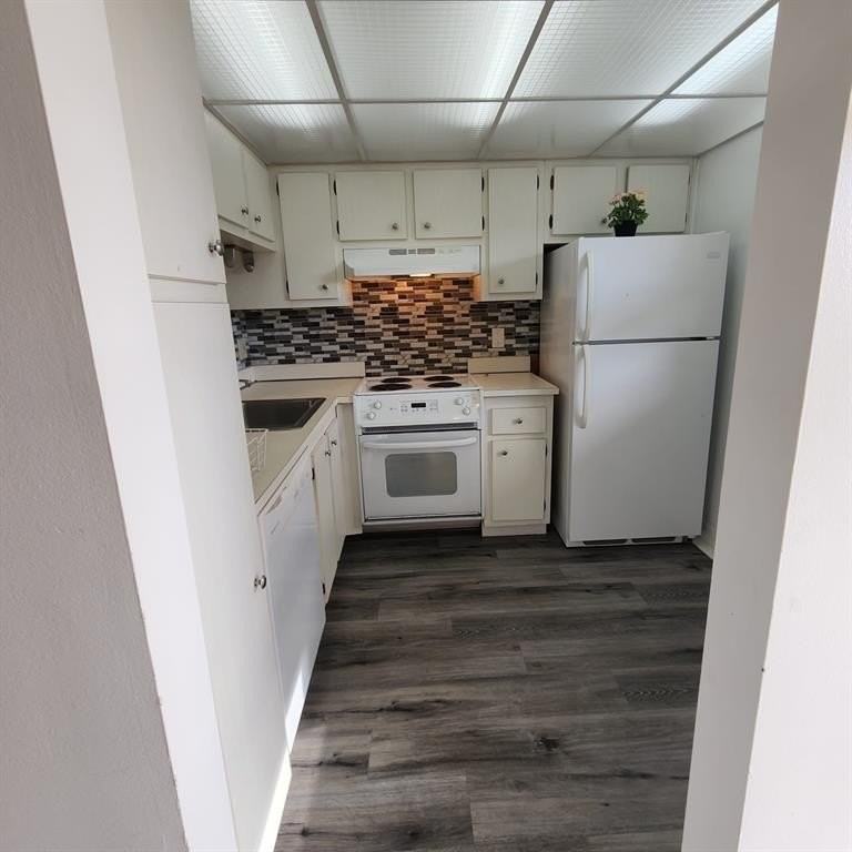 9430 Poinciana Pl #305 - Photo 4 of 17