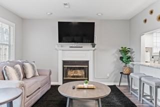 160 Commons Dr - Photo 3 of 21