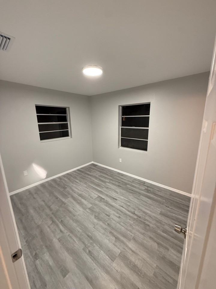 190 W Ventris Ave - Photo 5 of 10