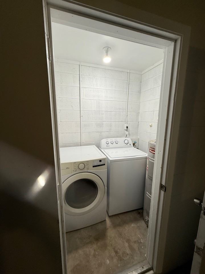 190 W Ventris Ave - Photo 7 of 10