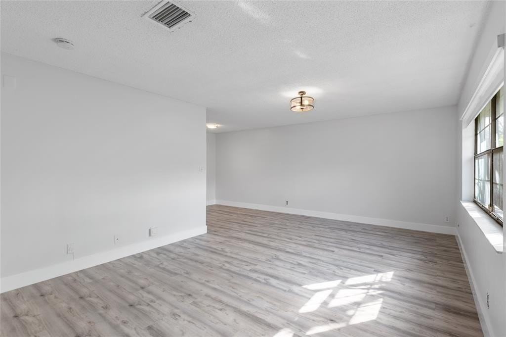 608 Ne 29th Dr #2 - Photo 5 of 18