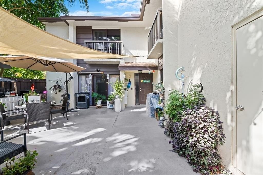 3387 Cocoplum Cir - Photo 3 of 25