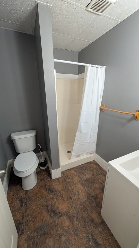 308 Erie St S #17OAK2 - Photo 4 of 8