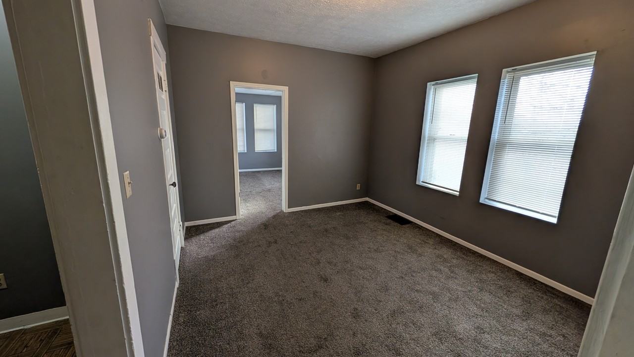 308 Erie St S #17OAK2 - Photo 6 of 8