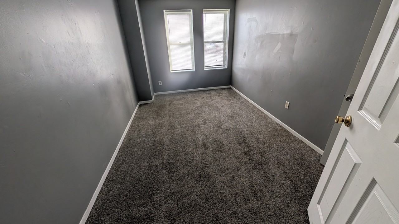 308 Erie St S #17OAK2 - Photo 7 of 8