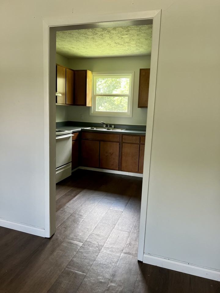 315 Bybee Branch Rd #G - Photo 3 of 12