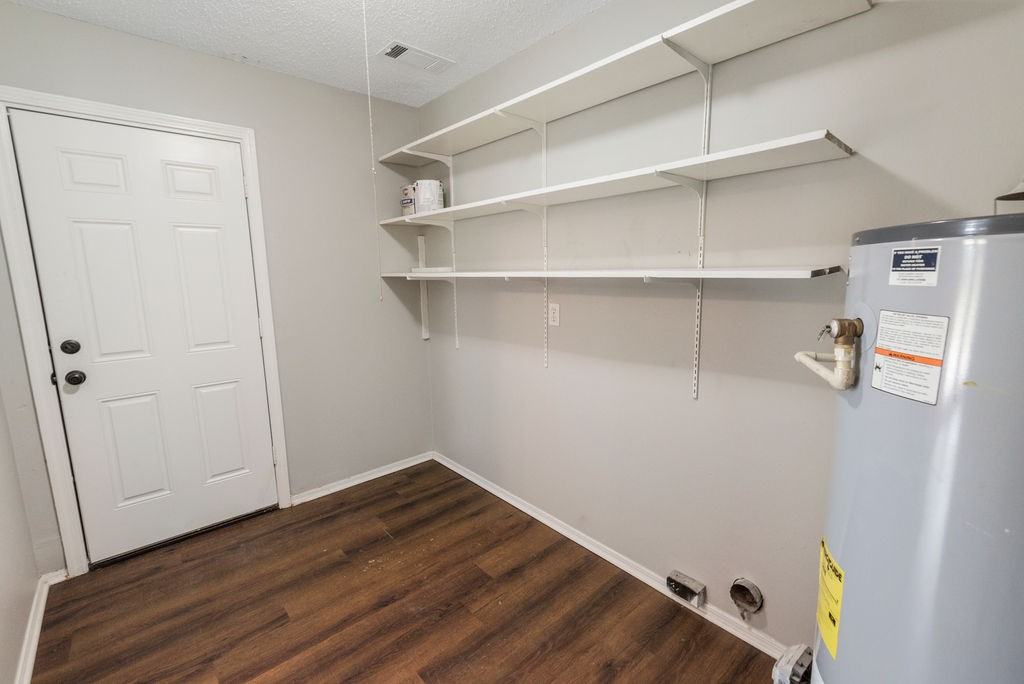 830 Trailwood Dr E - Photo 5 of 11