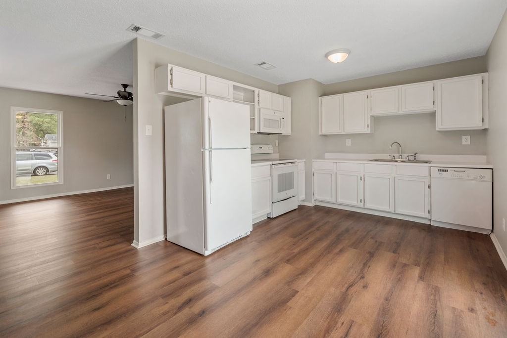 830 Trailwood Dr E - Photo 7 of 11