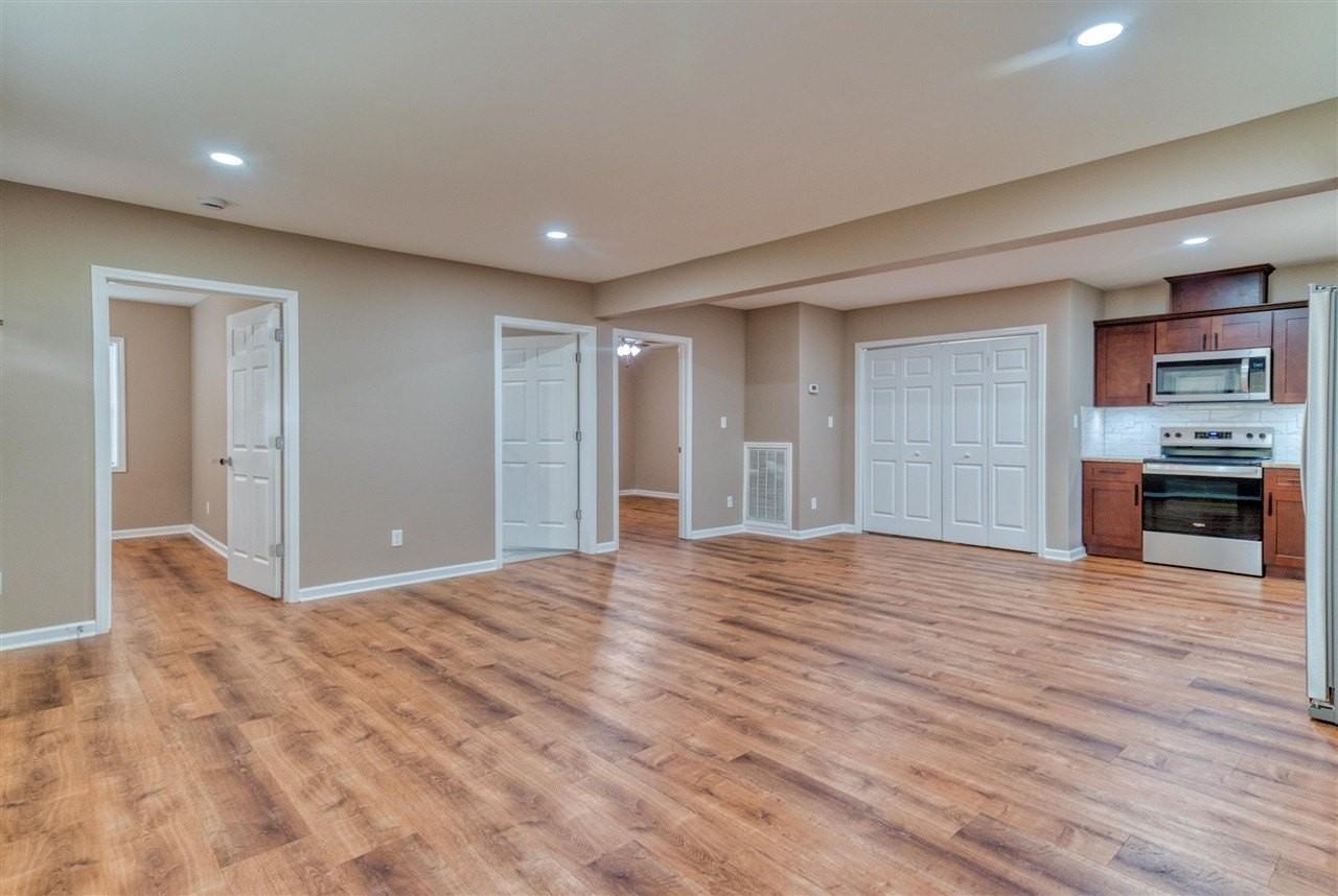 704 W 7th St Unit A - Photo 2 of 19