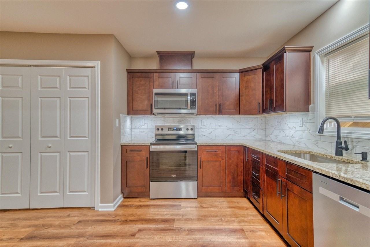 704 W 7th St Unit A - Photo 4 of 19