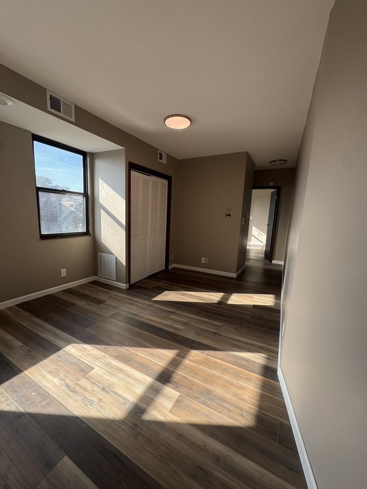 2905 Glenmore Ave #8 - Photo 2 of 10