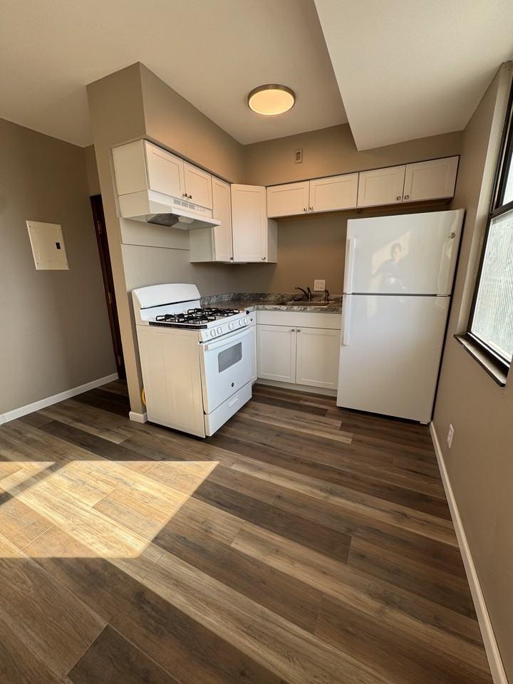 2905 Glenmore Ave #8 - Photo 4 of 10