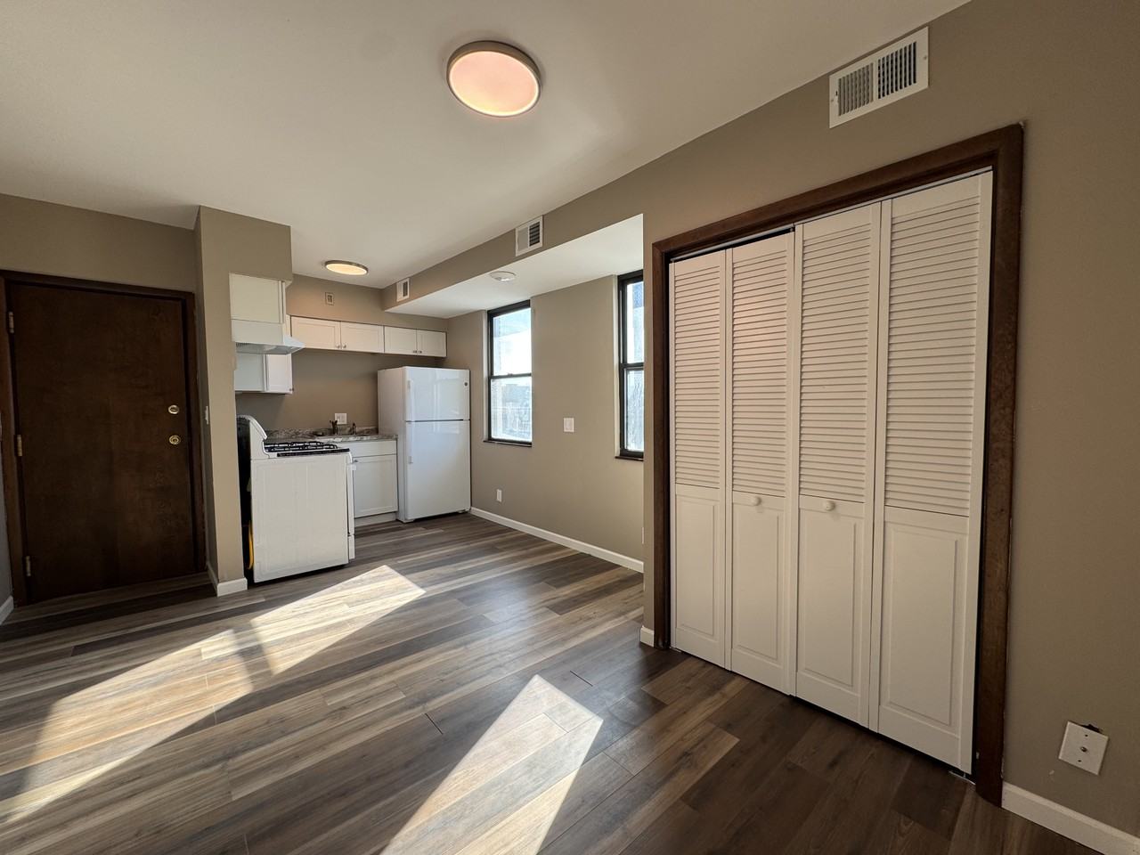 2905 Glenmore Ave #8 - Photo 5 of 10