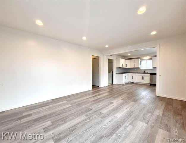 13231 Albany St - Photo 4 of 19