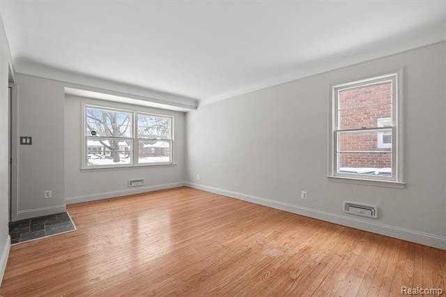 184 Brentwood St - Photo 4 of 19