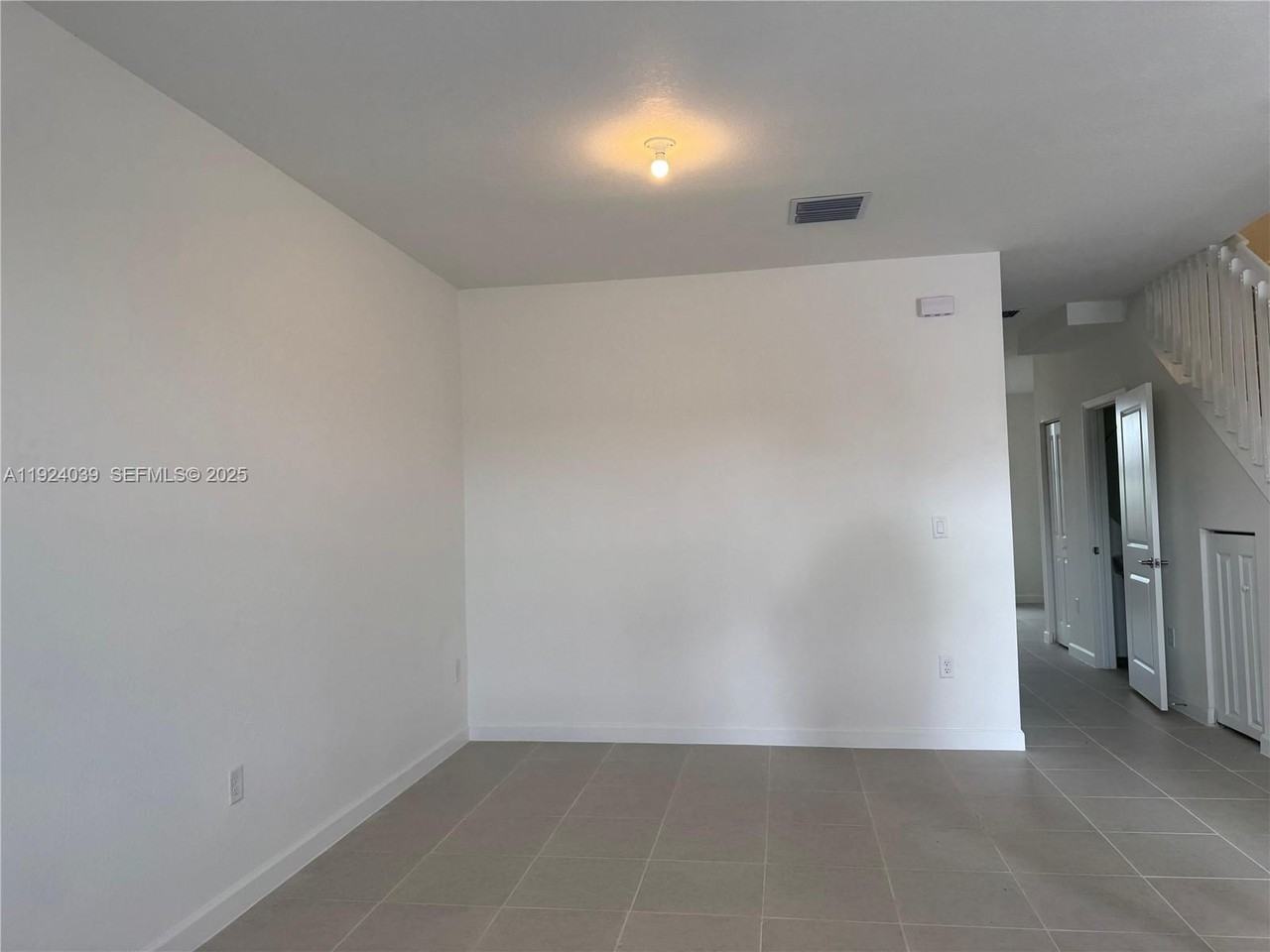 2716 Se 26th Ave - Photo 2 of 11