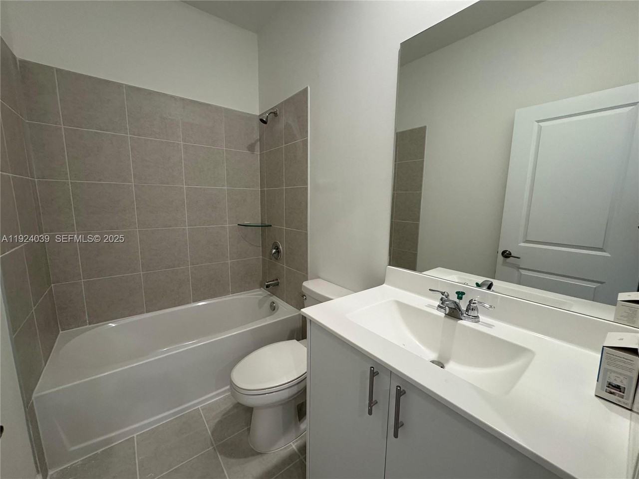 2716 Se 26th Ave - Photo 3 of 11
