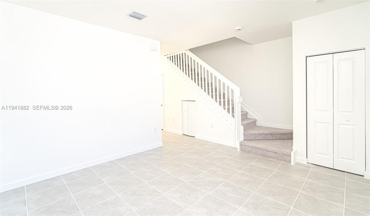 2646 Se 27th Dr - Photo 3 of 19