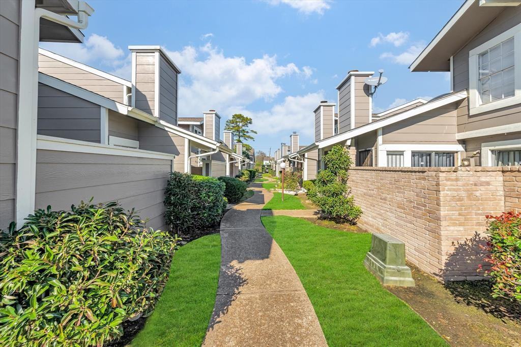 6374 Peacock Hills Dr - Photo 4 of 15