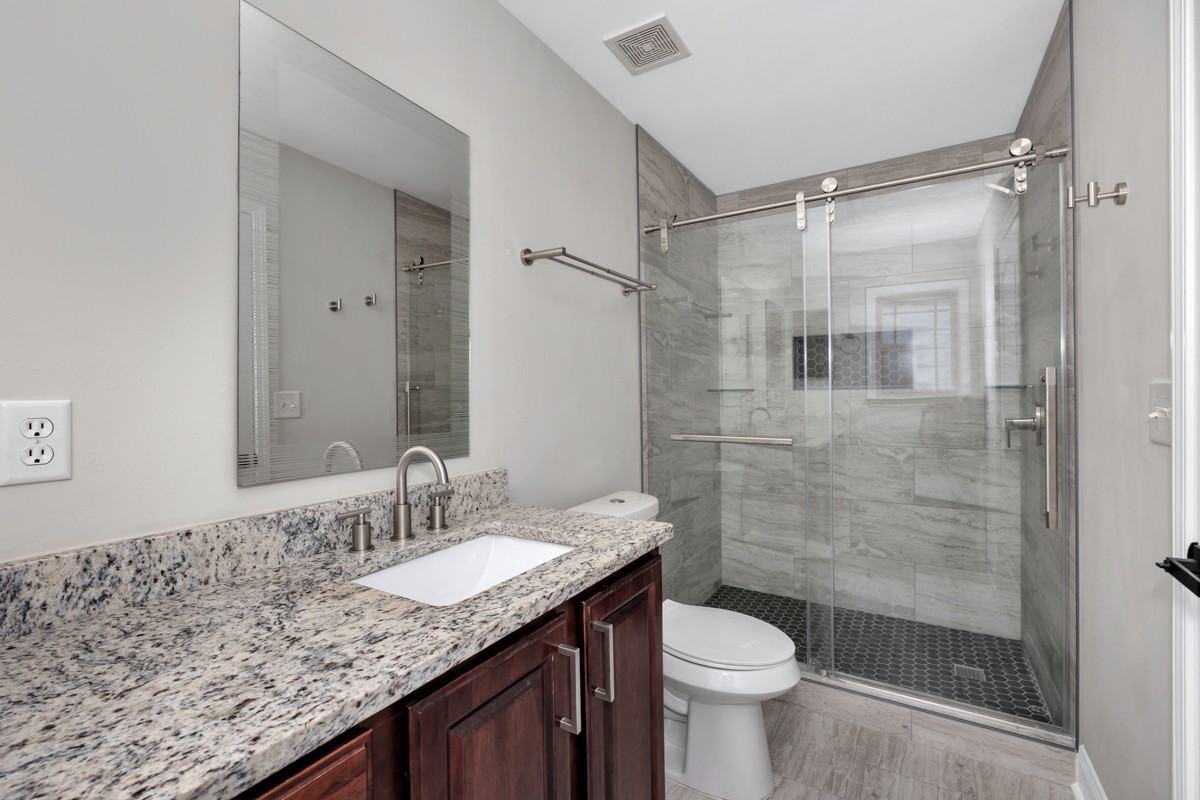 318 Dovington Dr - Photo 2 of 36