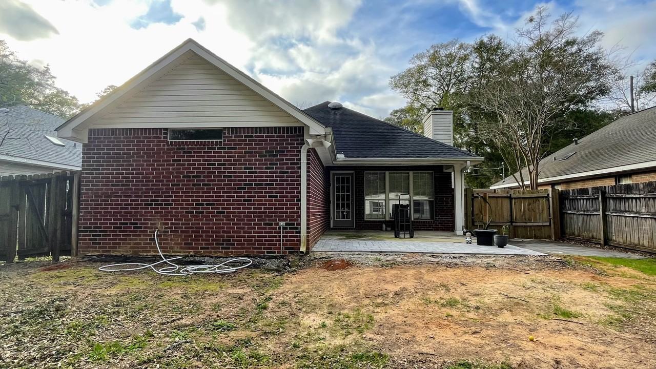 1003 Mcneil Ave - Photo 2 of 6