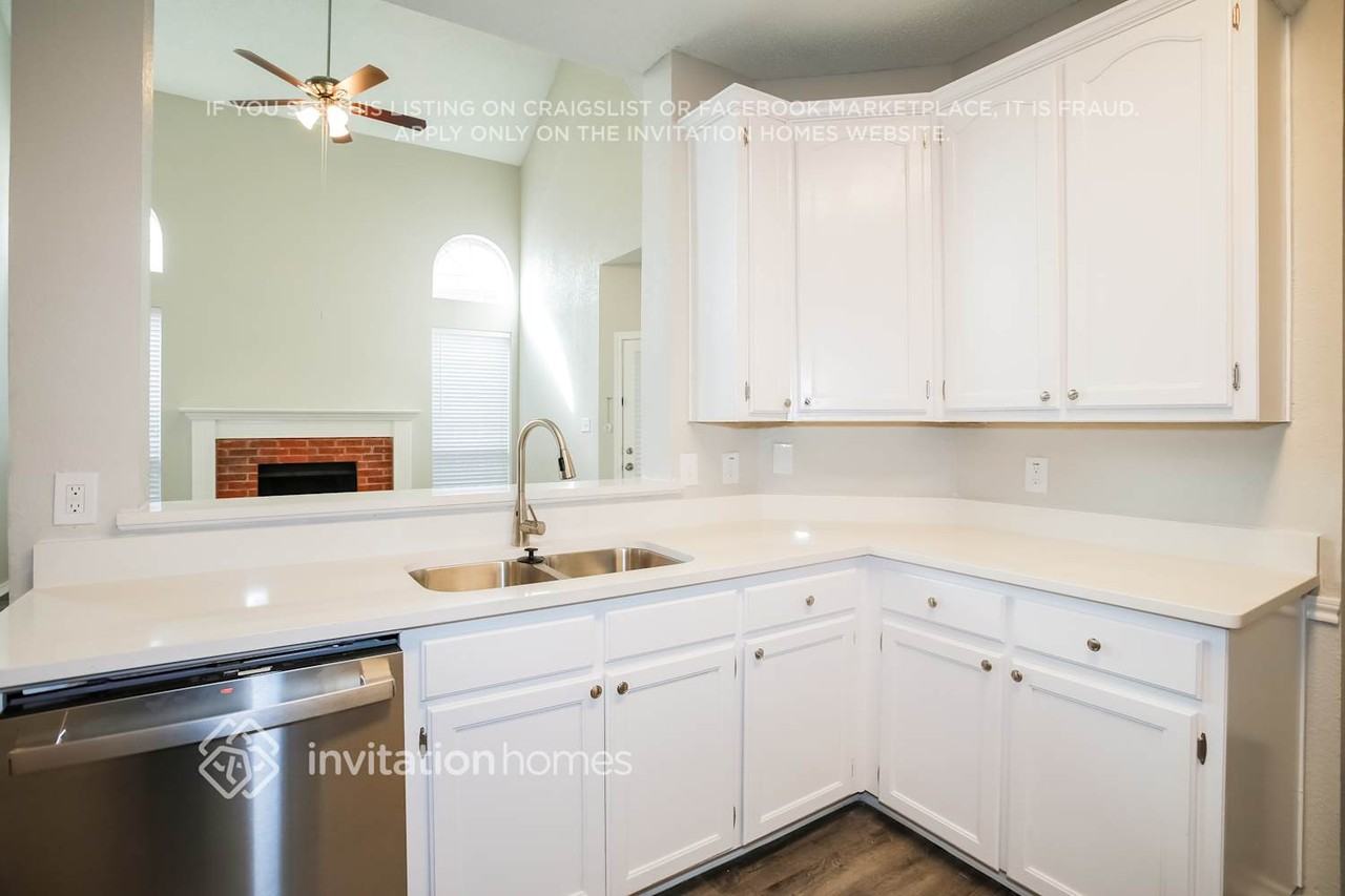 934 Plantation Dr - Photo 4 of 15