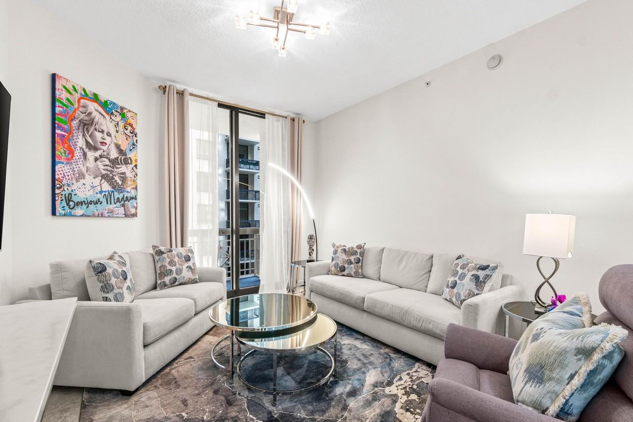 701 S Olive Ave #807 - Photo 4 of 49