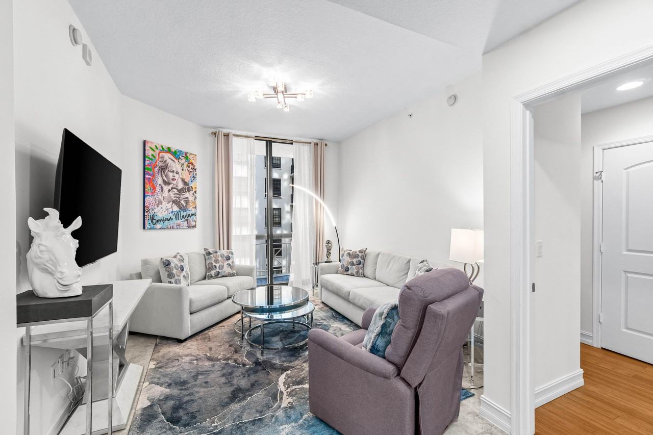 701 S Olive Ave #807 - Photo 5 of 49