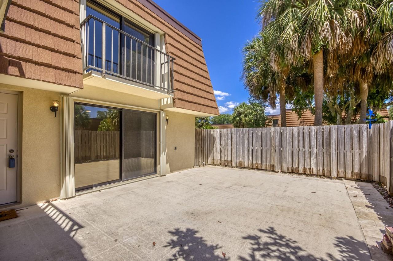 2414 24th Ct - Photo 3 of 27