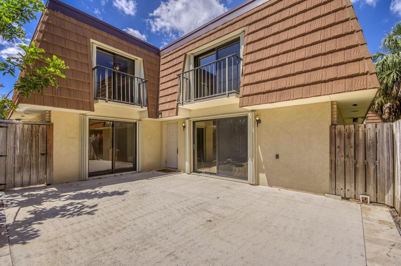 2414 24th Ct - Photo 4 of 27