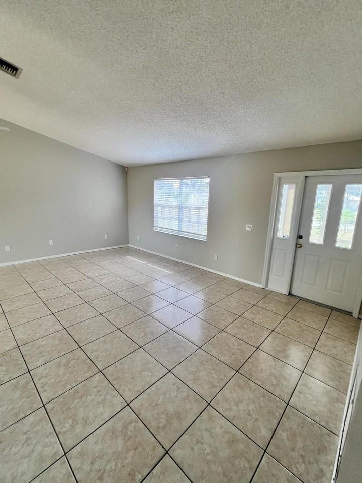 5110 Nw Erskin Ter - Photo 6 of 27