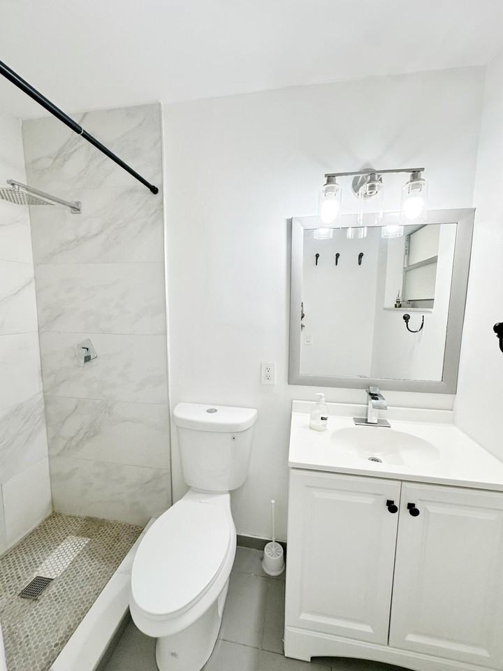 207 Huron Pl - Photo 5 of 9