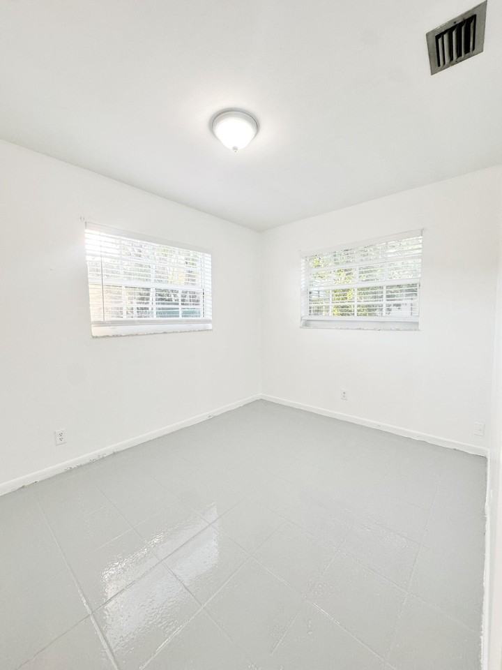 207 Huron Pl - Photo 6 of 9