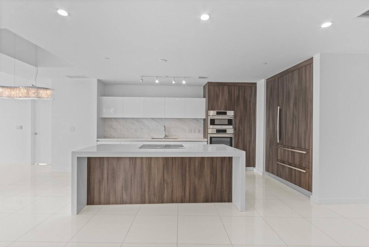 851 Ne 1st Ave #3512 - Photo 3 of 42