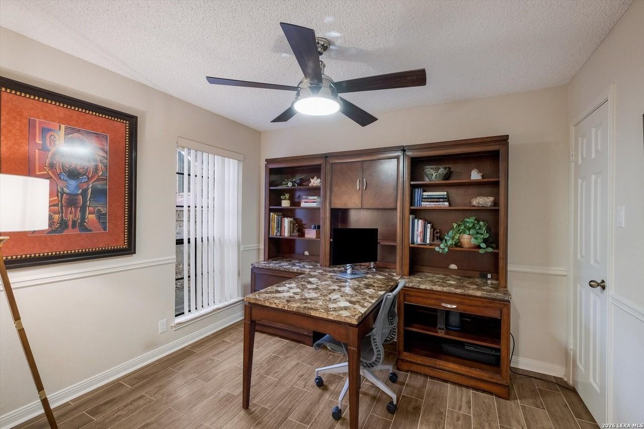 4402 Bending Oak St - Photo 3 of 28