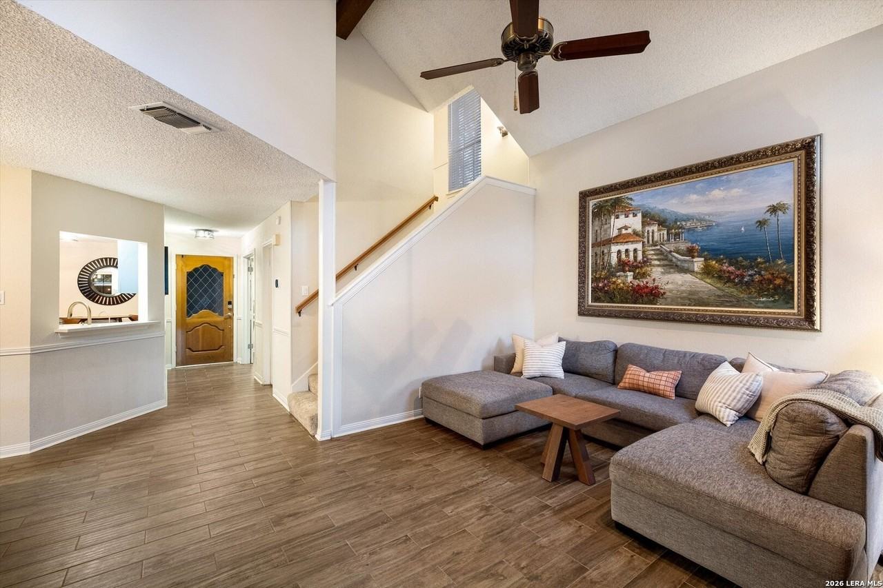 4402 Bending Oak St - Photo 5 of 28