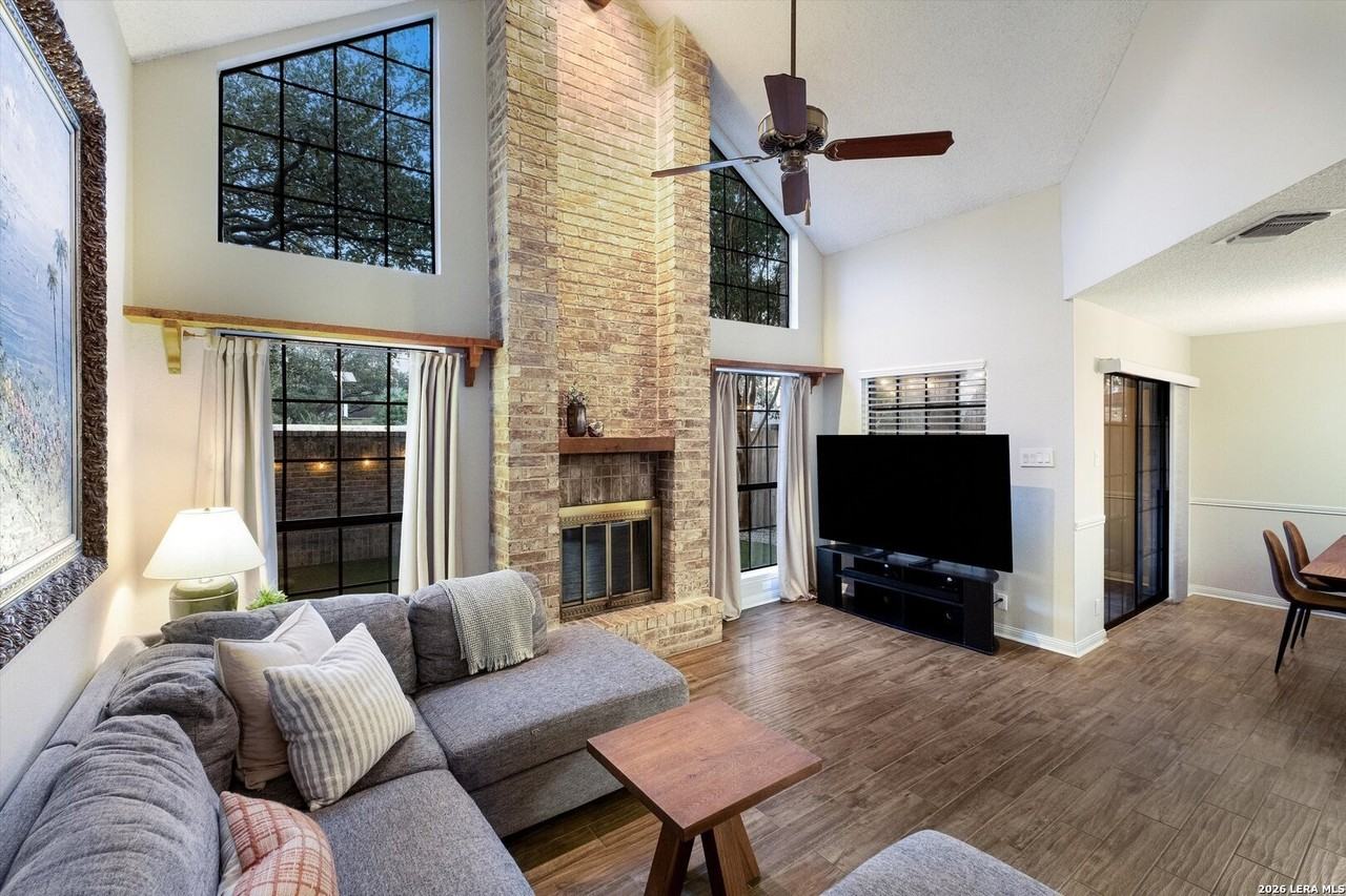 4402 Bending Oak St - Photo 6 of 28