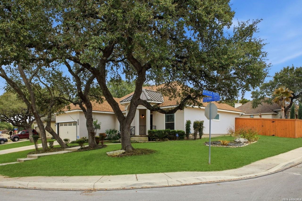 8906 Breanna Oaks - Photo 3 of 36