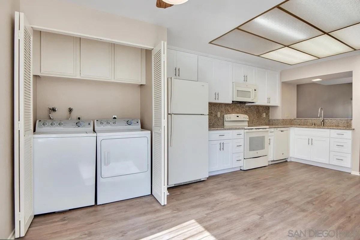 17710 Villamoura Dr - Photo 4 of 9