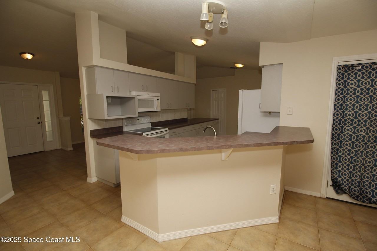 618 Sturbridge Ter Se - Photo 4 of 20